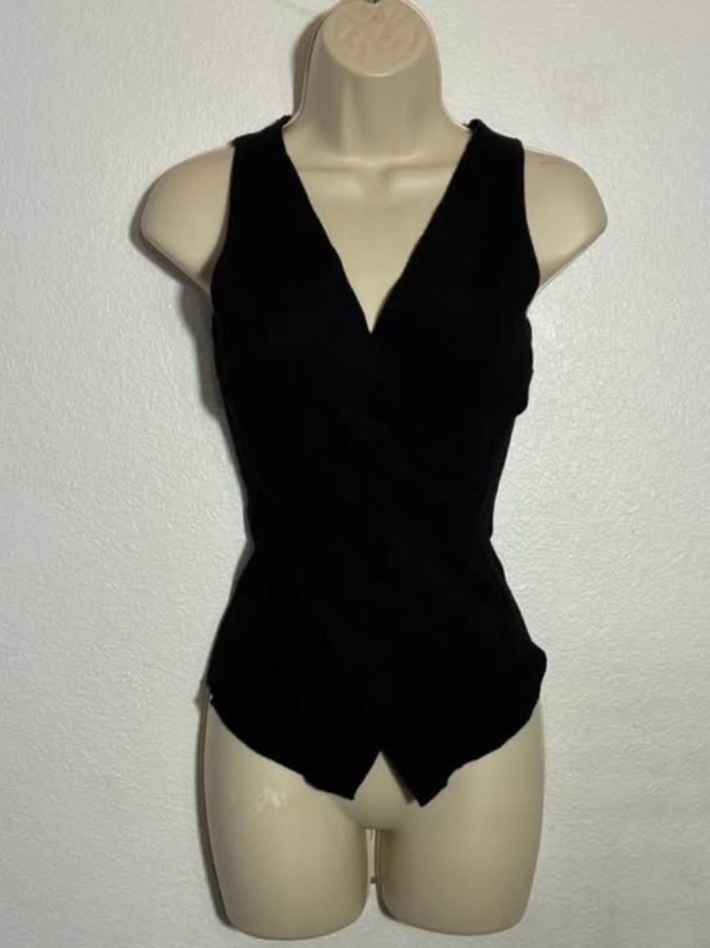 Black Sleeveless V-Neck Women’s Top Large
